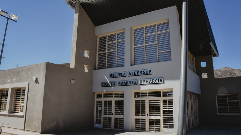Más de 160 alumnos ya disfrutan un nuevo edificio educativo en Pedernal